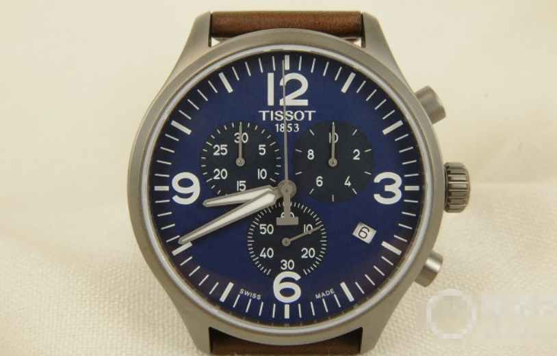 天梭大型腕錶繫列速馳演繹出獨(dú)有的風(fēng)採，彰顯張揚(yáng)濃郁的都市風(fēng)格