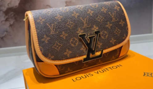 ?lv專(zhuān)櫃維修需要什麼（lv包包壞了可以去專(zhuān)櫃維修麼）